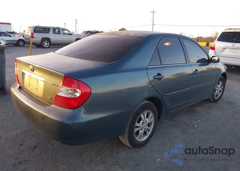 2004 Toyota Camry Le V6 z USA, uszkodzony, nr VIN 4T1BF30KX4U065569